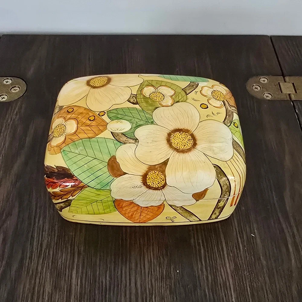 Vtg 70s Fetco Trinket Box Beige Floral Lacquered‎ Paper Mache Cottagecore